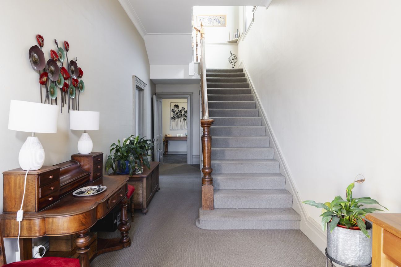 City-Fringe Villa With Spectacular Views - Widok 6
