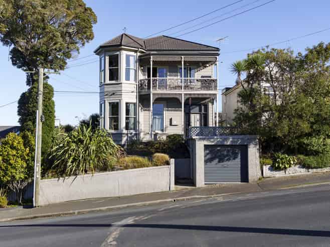 101 Eglinton Road, Mornington