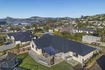 18 Goddard Way, Sawyers Bay