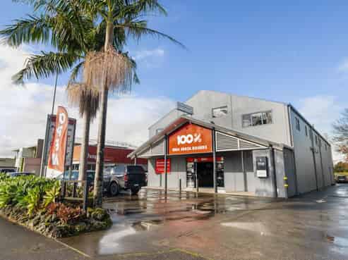 INVESTMENT OR OWNER OCCUPIER OPPORTUNITY 
