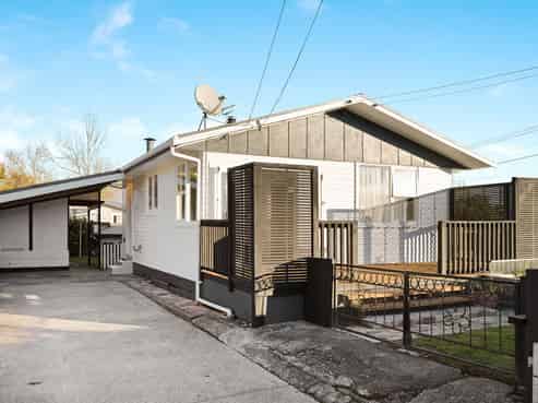 2 Mabian Crescent, Deanwell