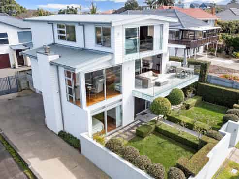 81 Seacliffe Avenue, Narrow Neck