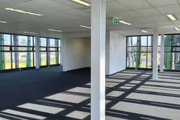 MODERN OFFICE SPACE IN HUAPAI
