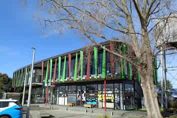MODERN OFFICE SPACE IN HUAPAI
