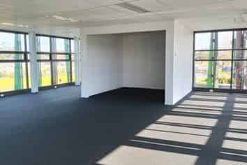 MODERN OFFICE SPACE IN HUAPAI
