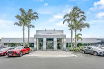 Rare large warehouse in the heart of Wiri