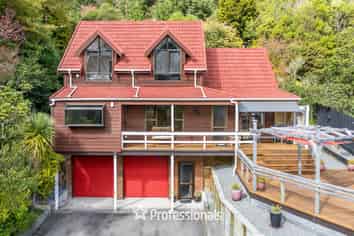 8 Hobbit Lane, Pinehaven