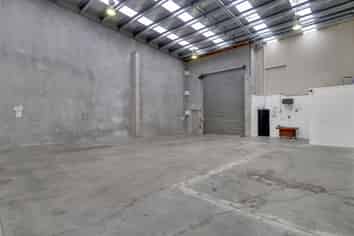 High-quality industrial – proven Hornby location