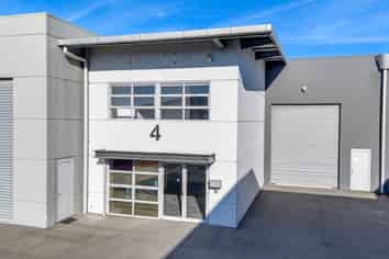 High-quality industrial – proven Hornby location