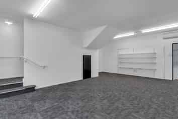 High-quality industrial – proven Hornby location
