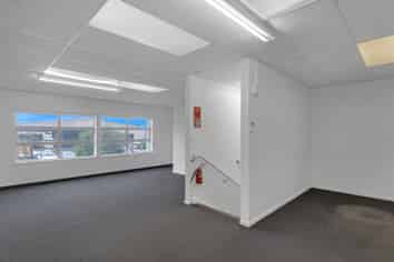 High-quality industrial – proven Hornby location