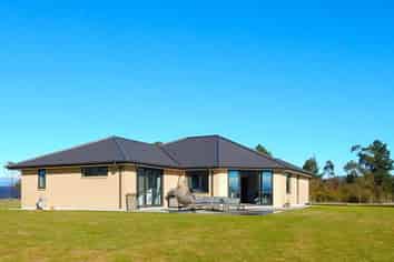 2/155 Hau Hau Road, Hokitika