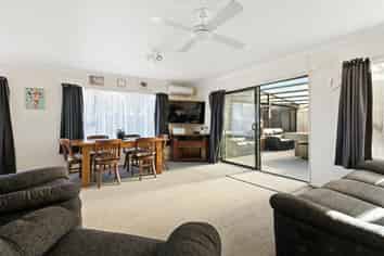 15B Roys Road, Parkvale