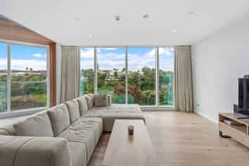 301/20 Omana Road, Milford