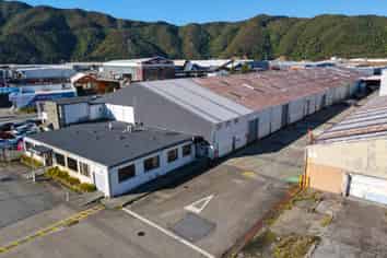 Large High-Profile Warehouse & Office