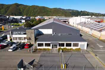 Large High-Profile Warehouse & Office