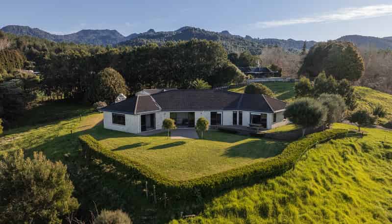 329B Thompsons Track, Katikati