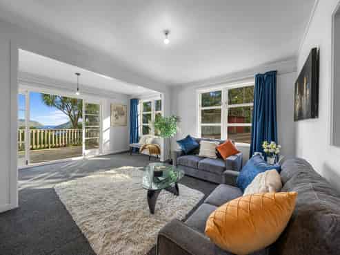 2 Ocean View Road, Huia