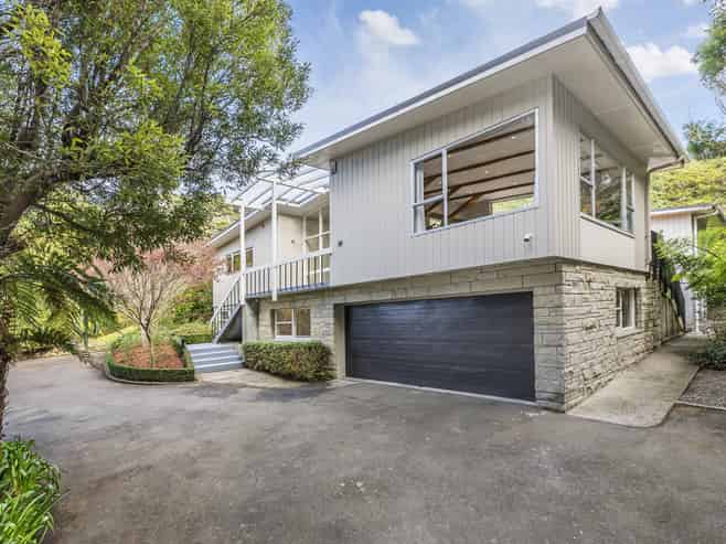 100 Larsen Crescent, Tawa