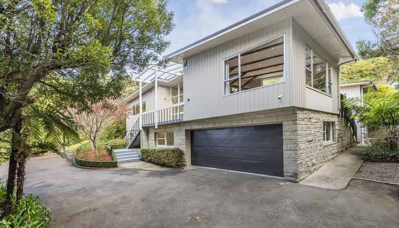 100 Larsen Crescent, Tawa