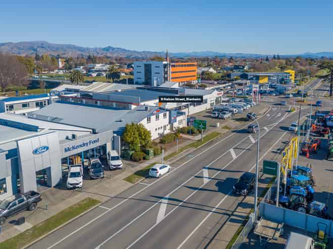 Raise the Bar: Versatile 871sqm Central Warehouse