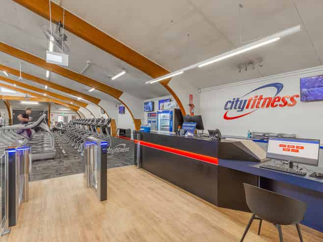 Raise the Bar: Versatile 871sqm Central Warehouse