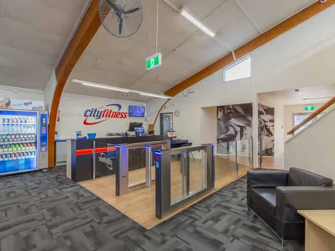 Raise the Bar: Versatile 871sqm Central Warehouse