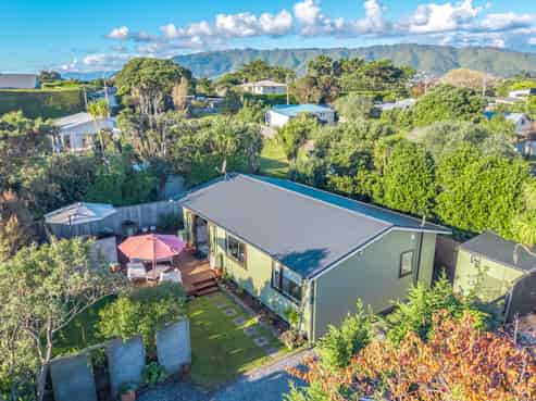 27A Rauparaha Street, Waikanae Beach