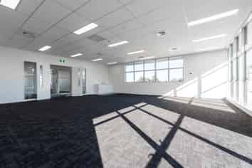 Natural Light & Newly Refurbished | 95m2 | Office