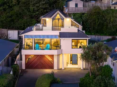 24 Sunset Parade, Plimmerton
