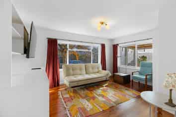 26 Aurora Street, Hei Hei