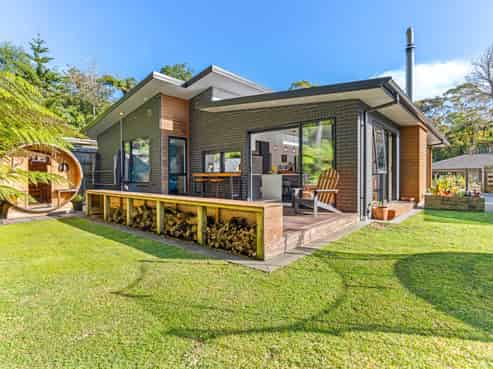 10 Bright Way, Lower Vogeltown