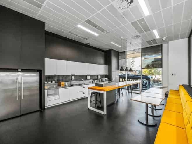 High quality fitted floors: 698sqm - 2,286sqm