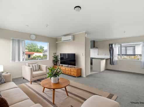 49 Dungarvon Place, Clendon Park