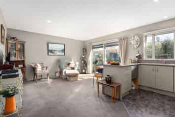 9/446 Ferry Road, Woolston