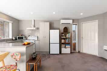 9/446 Ferry Road, Woolston