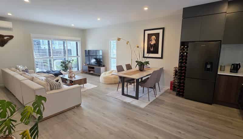 1/1 Holland Avenue, Point England