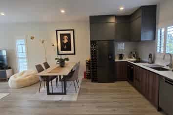 1/1 Holland Avenue, Point England