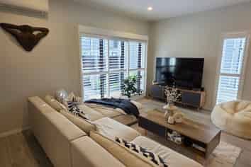1/1 Holland Avenue, Point England