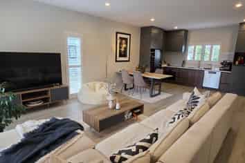 1/1 Holland Avenue, Point England