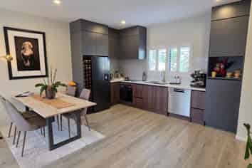 1/1 Holland Avenue, Point England
