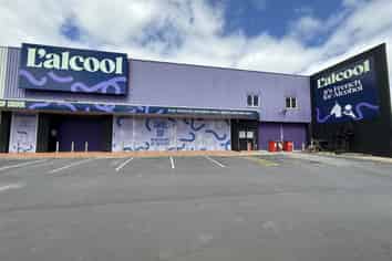 High-Profile Bulk Retail in Rosedale | 1,072m2