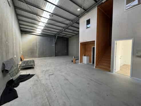 Modern Industrial space minutes from the tarmac