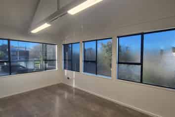 BOUTIQUE STUDIO/OFFICE - NORTHCOTE'S BEST!
