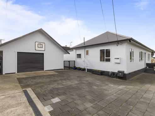 25A Paynters Avenue, Strandon