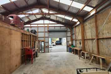HARURU WORKSHOP/WAREHOUSE
