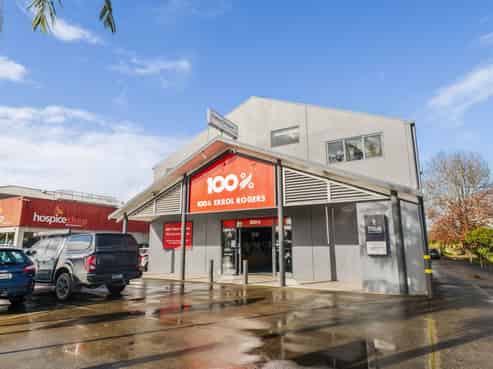 LARGE RETAIL/SHOWROOM, STORAGE & OFFICE OPTIONS
