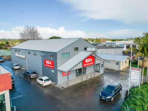 LARGE RETAIL/SHOWROOM, STORAGE & OFFICE OPTIONS
