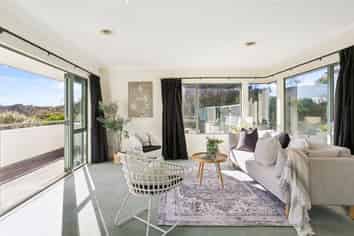 1 Becker Way, Karori