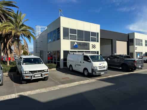 Front & centre industrial unit